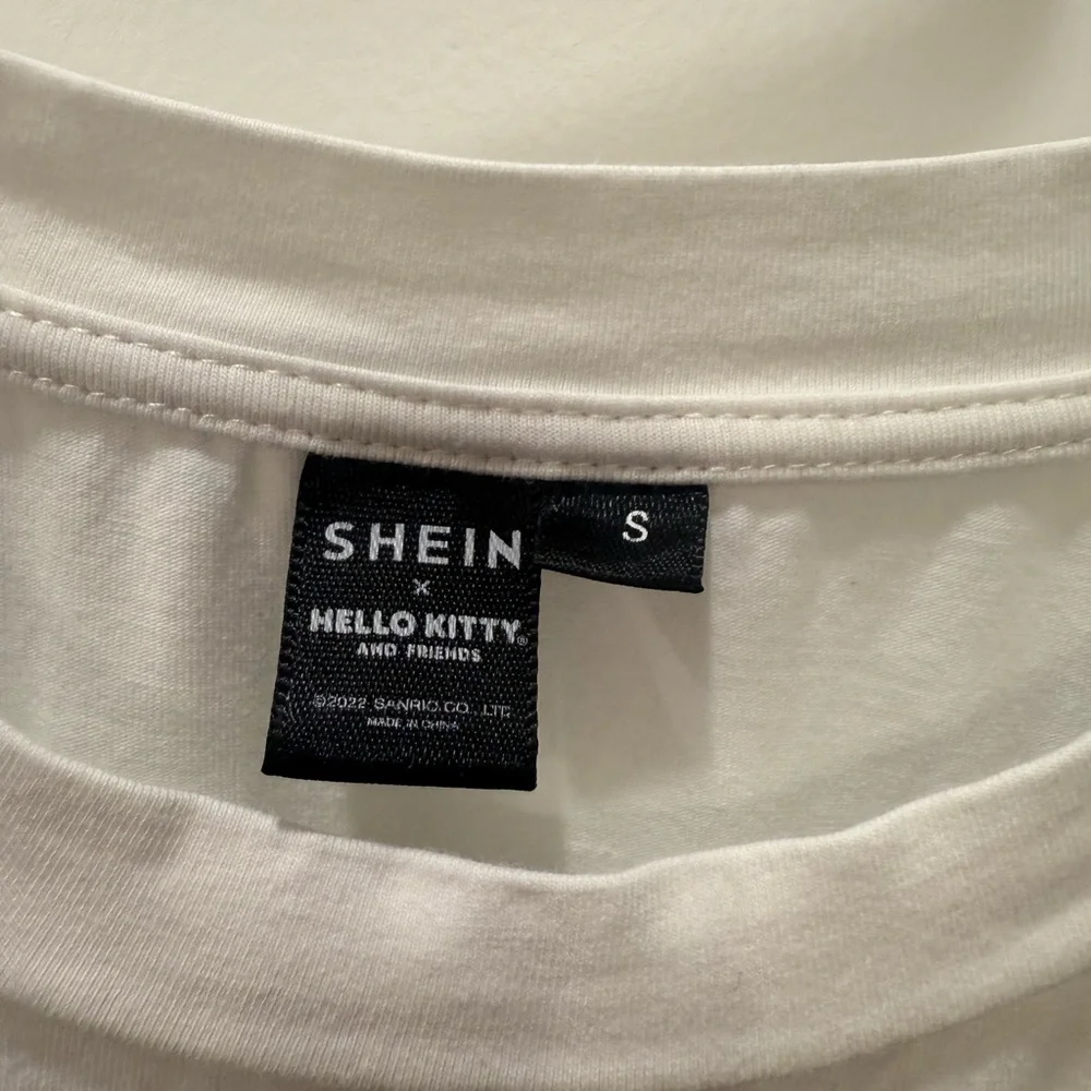 Hello Kitty flying airplane oversized tee tshirt - Picture 3 of 5